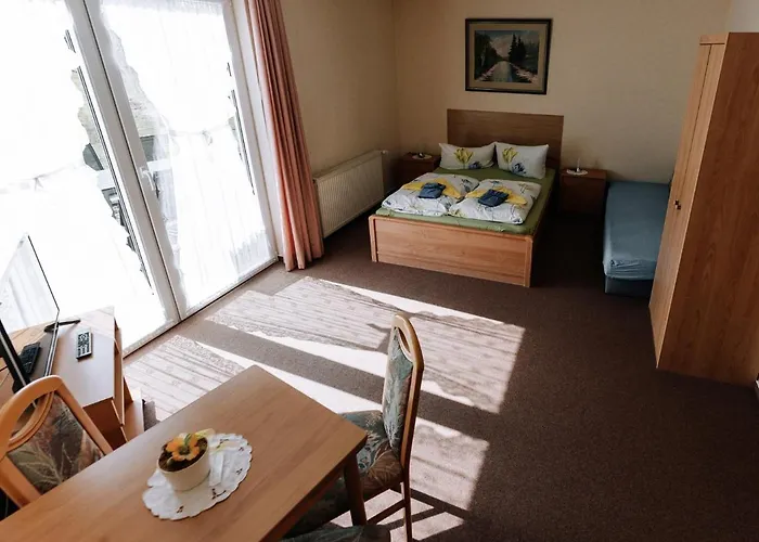 ゲストハウス Kristall エルビンガーオーデ